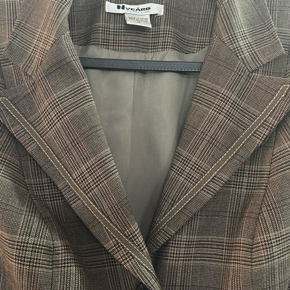Beautiful Brown Plaid Women's Blazer/ pant suit set with removable belt - Picture 7 of 12